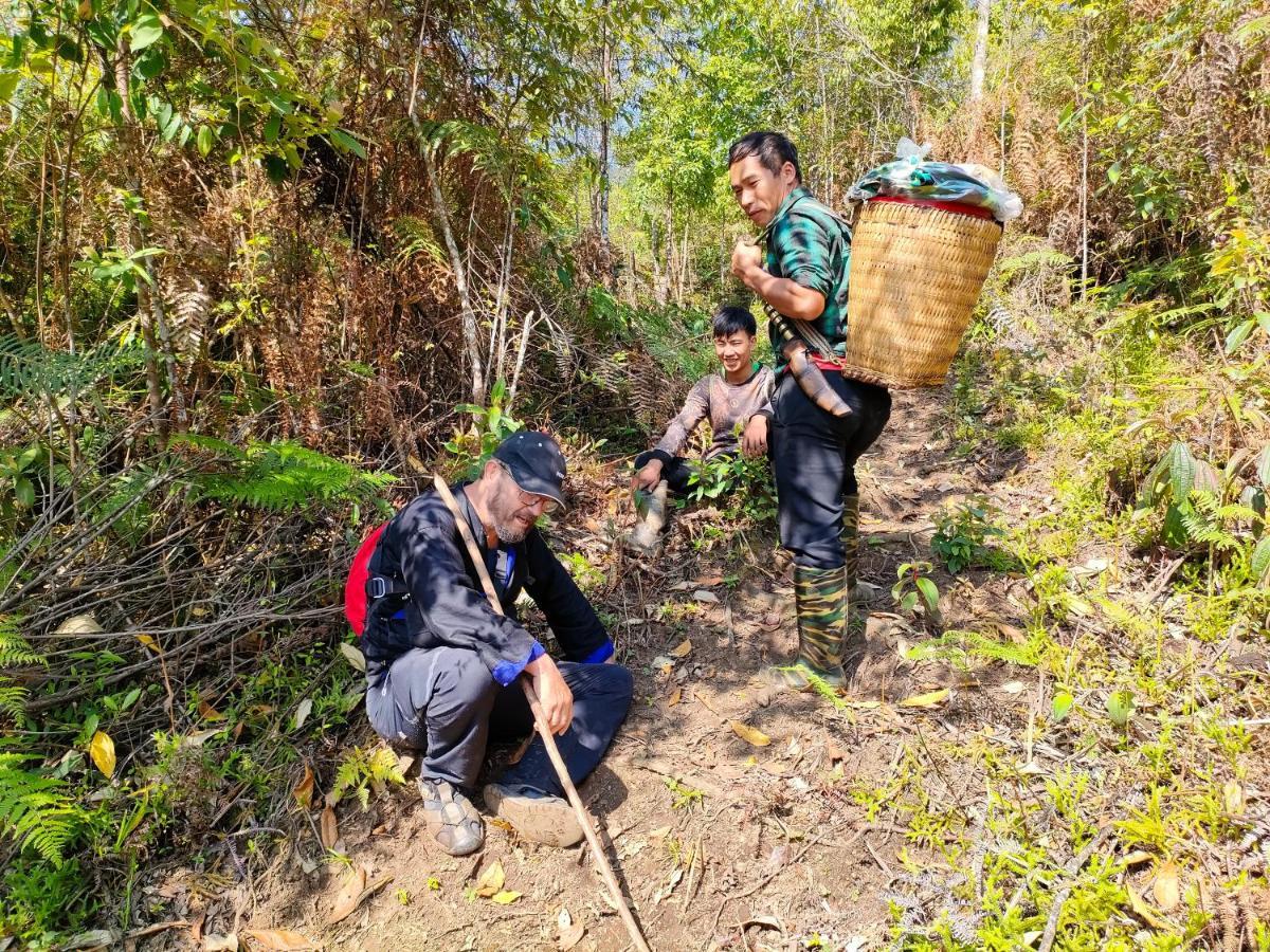 Indigenous Homestay- Trek- Food- Bus Mu Cang Chai Bagian luar foto