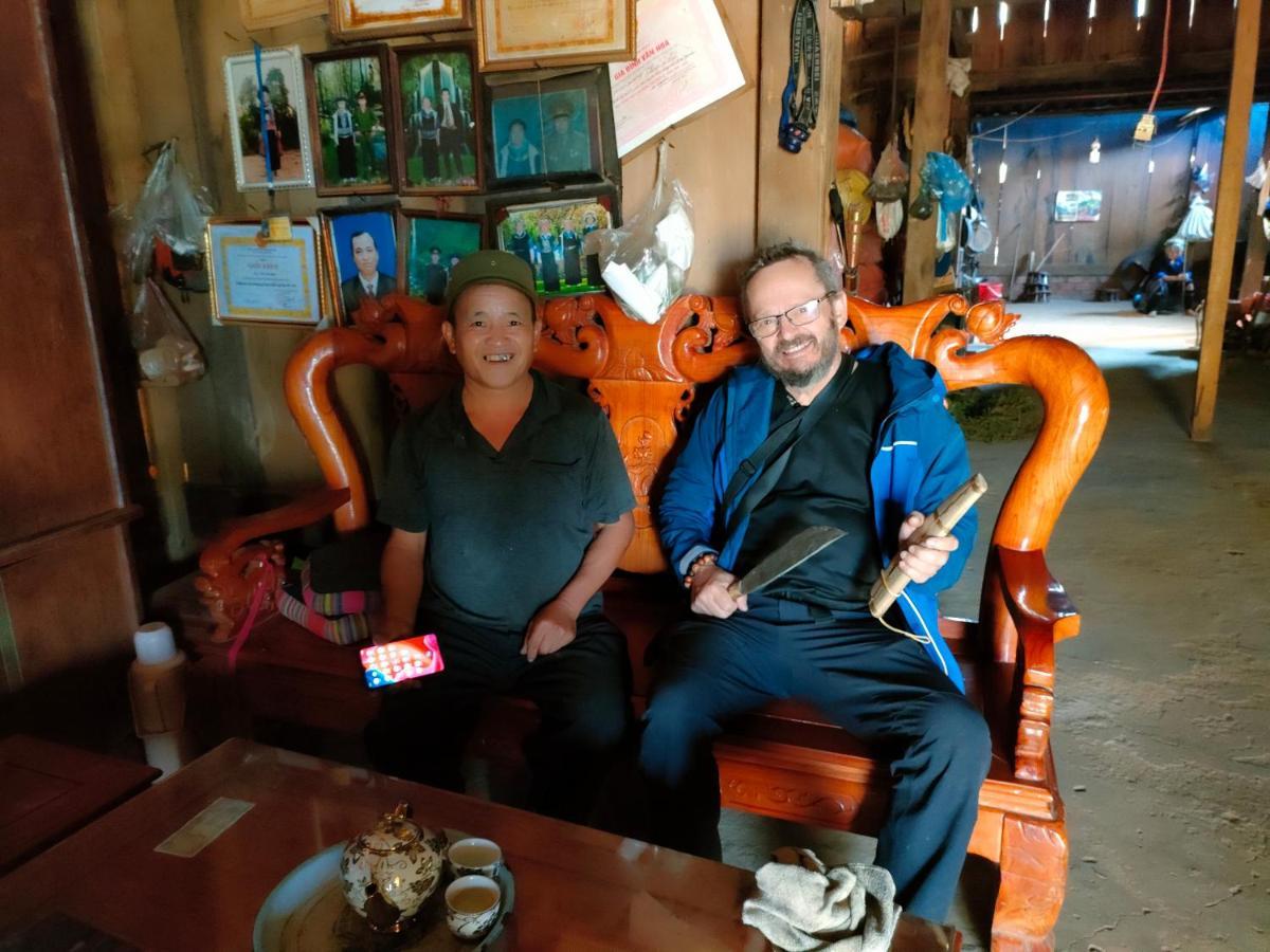 Indigenous Homestay- Trek- Food- Bus Mu Cang Chai Bagian luar foto