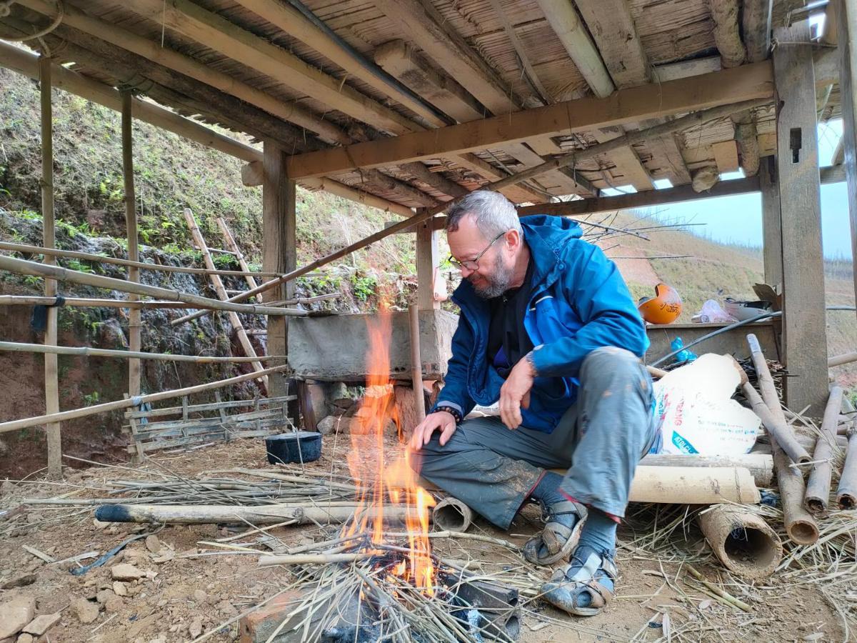 Indigenous Homestay- Trek- Food- Bus Mu Cang Chai Bagian luar foto