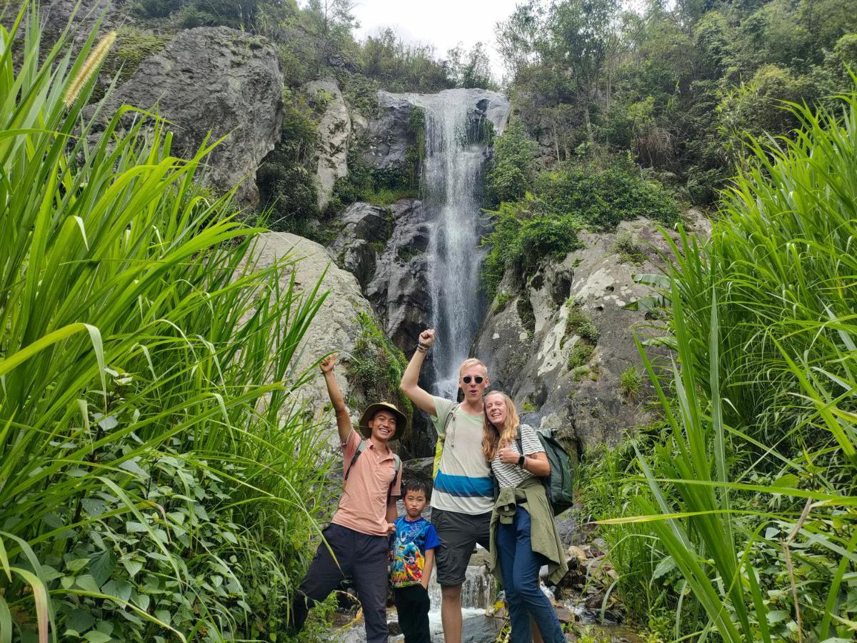 Indigenous Homestay- Trek- Food- Bus Mu Cang Chai Bagian luar foto