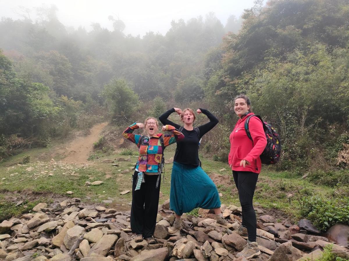 Indigenous Homestay- Trek- Food- Bus Mu Cang Chai Bagian luar foto