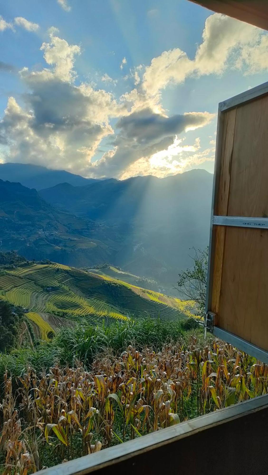 Indigenous Homestay- Trek- Food- Bus Mu Cang Chai Bagian luar foto