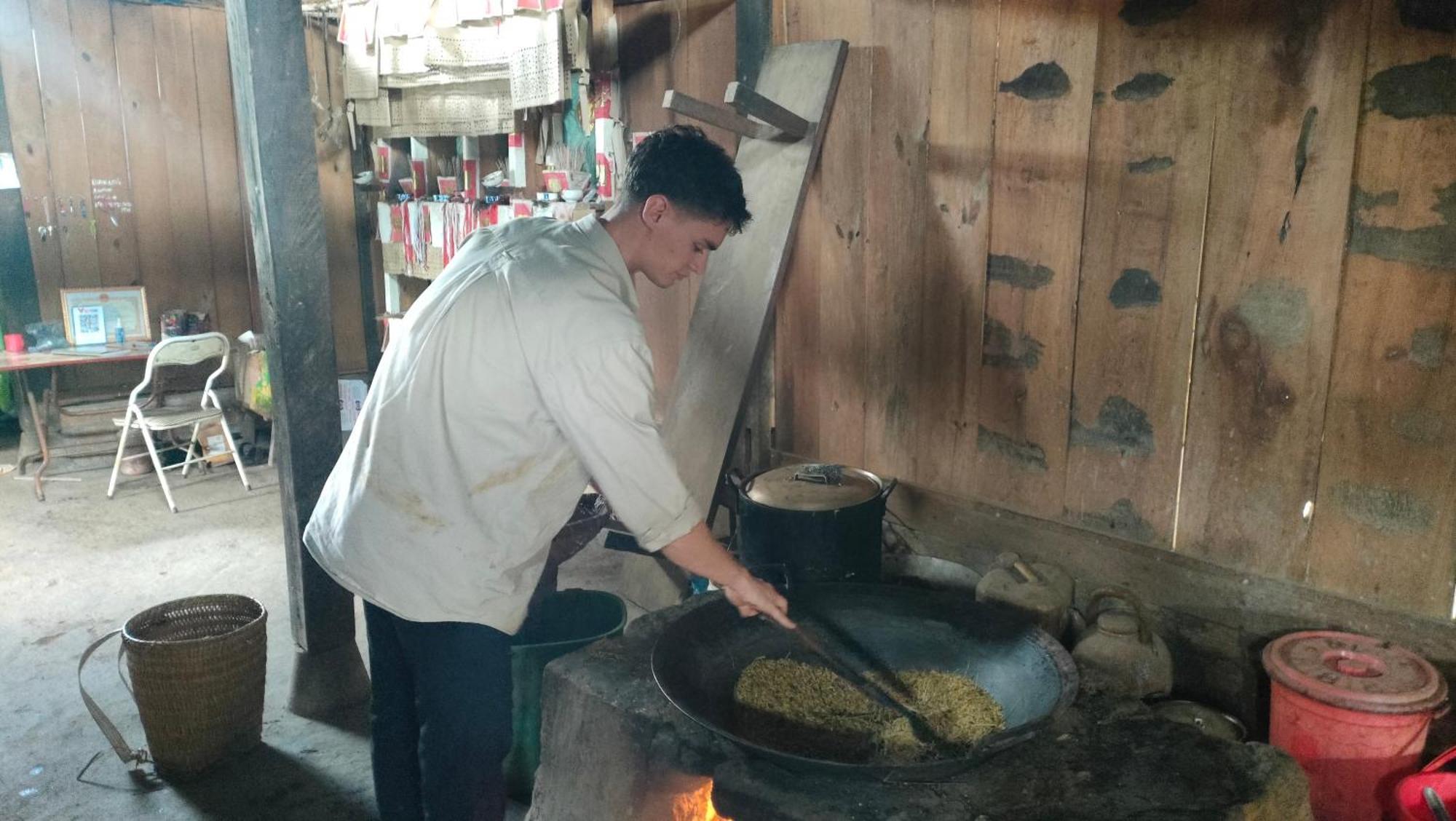 Indigenous Homestay- Trek- Food- Bus Mu Cang Chai Bagian luar foto