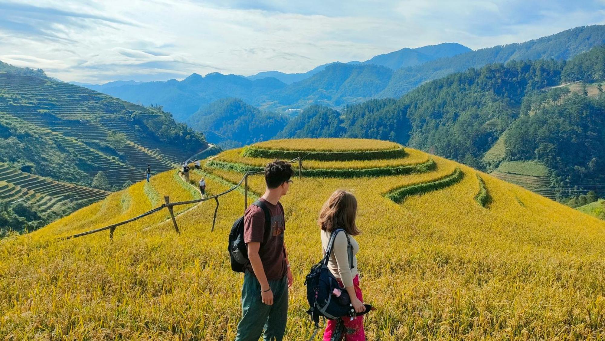 Indigenous Homestay- Trek- Food- Bus Mu Cang Chai Bagian luar foto