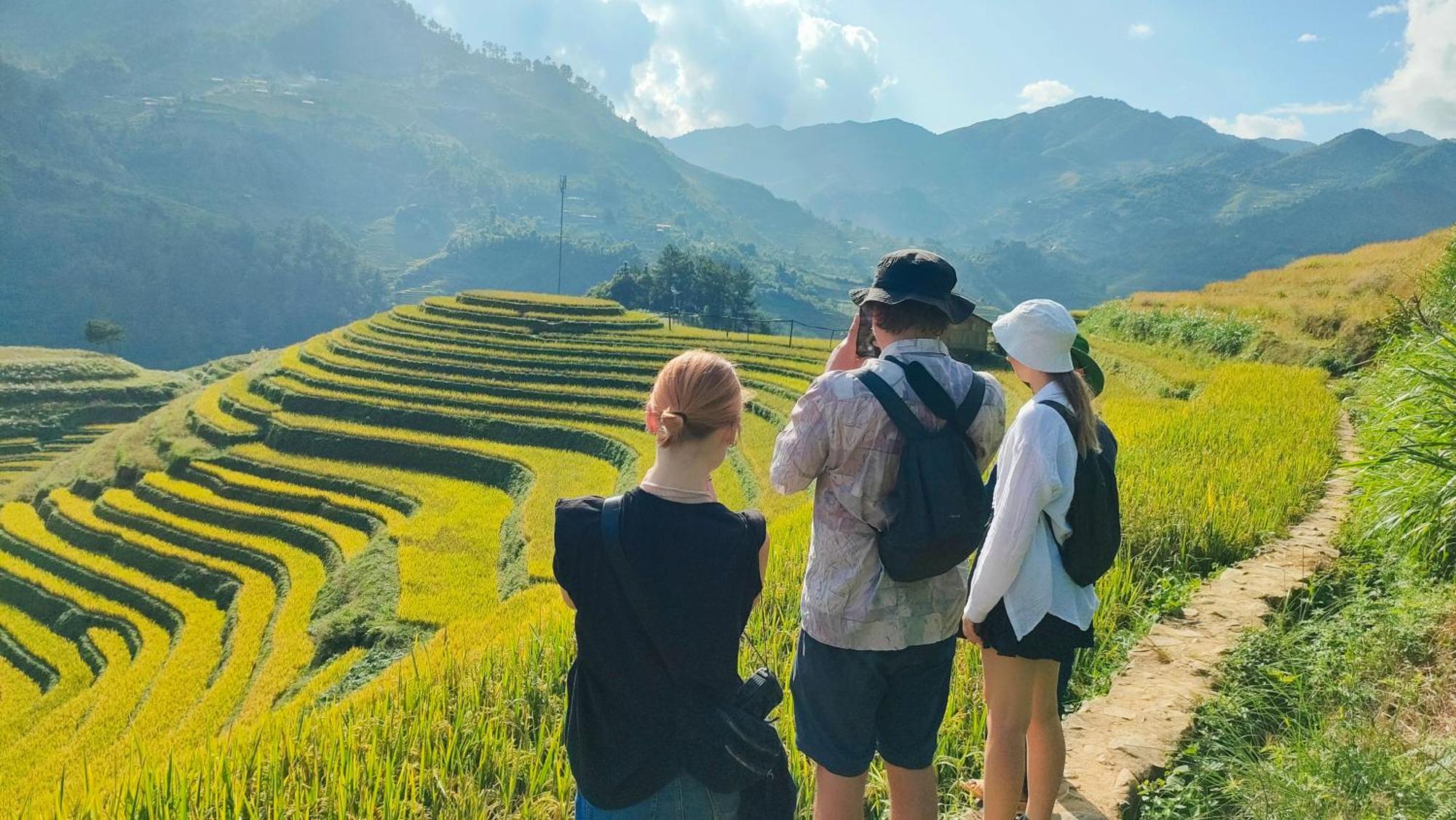 Indigenous Homestay- Trek- Food- Bus Mu Cang Chai Bagian luar foto